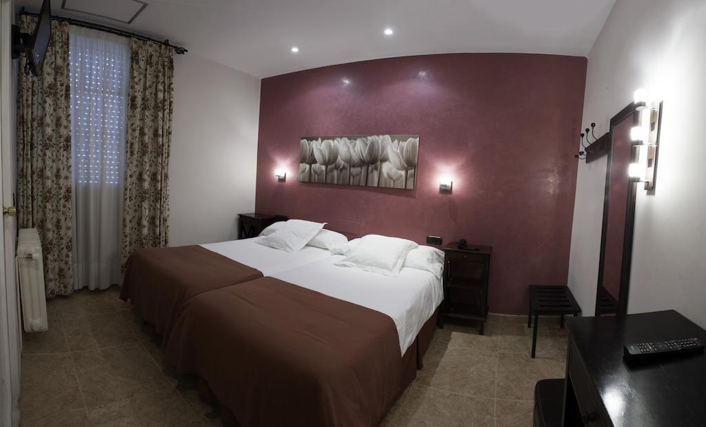 Hotel Alfonso IX (Adults Only) Касерес Экстерьер фото